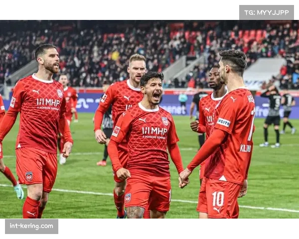 通讯：海登海姆主场收官战，小镇万人空巷欢庆成功保级